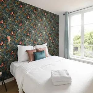 https://desiree-charming-apartment-at-gambetta.fr-paris.fr